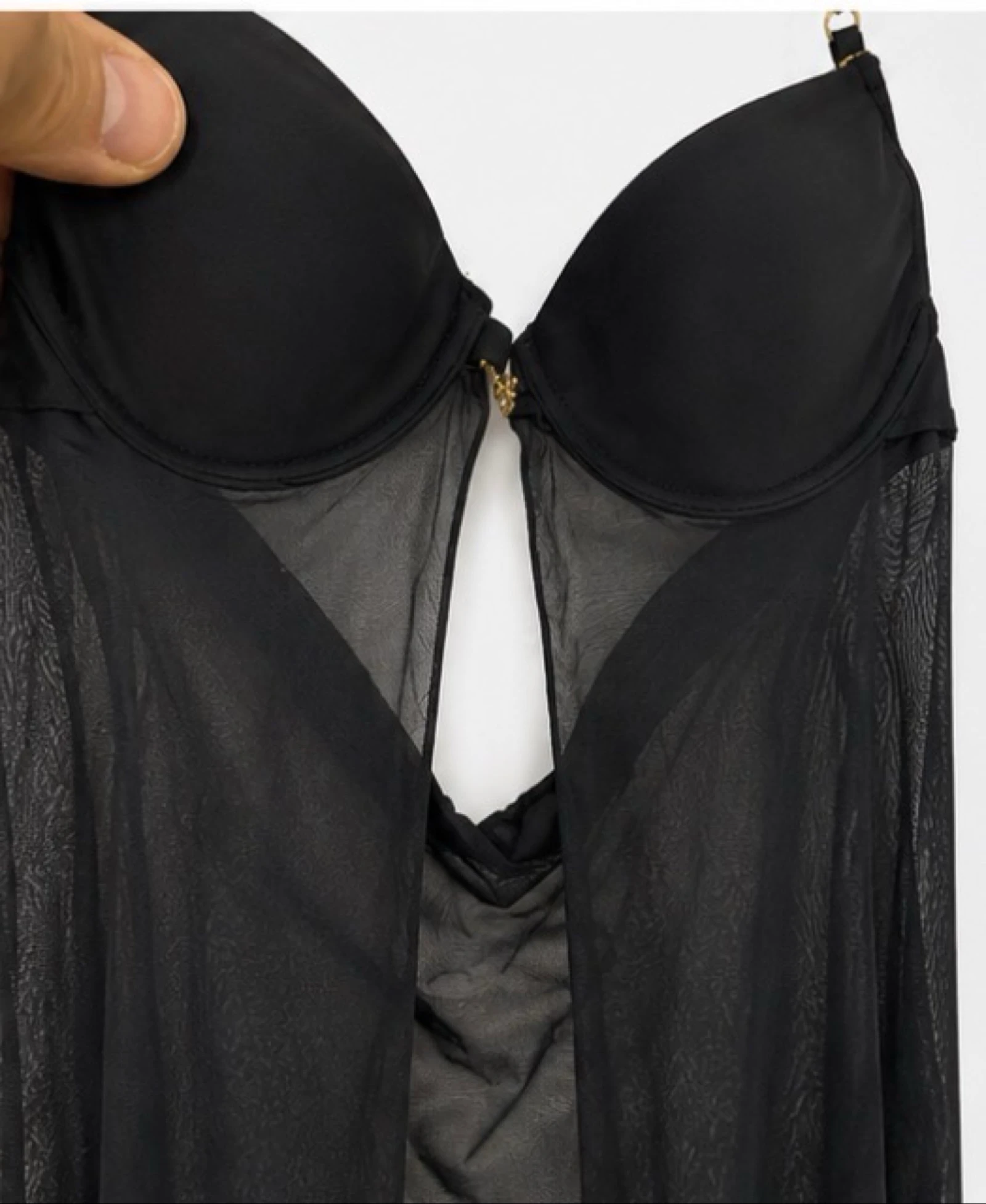 Deshabillé preto em voile transparente com bojos rígidos e correntes douradas tamanho 38 elegante – photo 5
